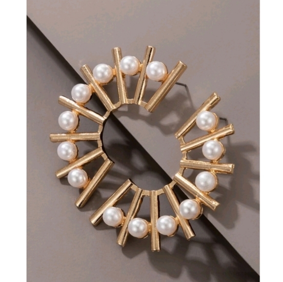 Anthropologie Pearl Art- Deco Geometric Minimalist Gold Post Earrings - Picture 4 of 4